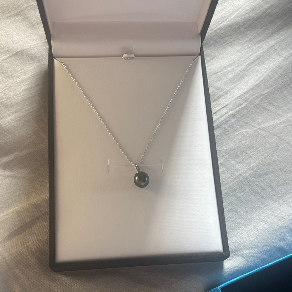 Sterling Silver Necklace with fresh water Black Pearl Pendant
